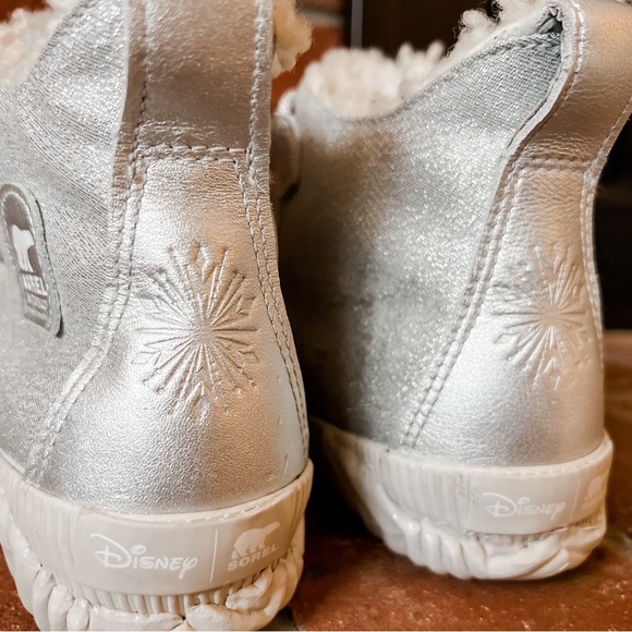 Disney Sorel X Out N About Boots - Picture 3 of 4